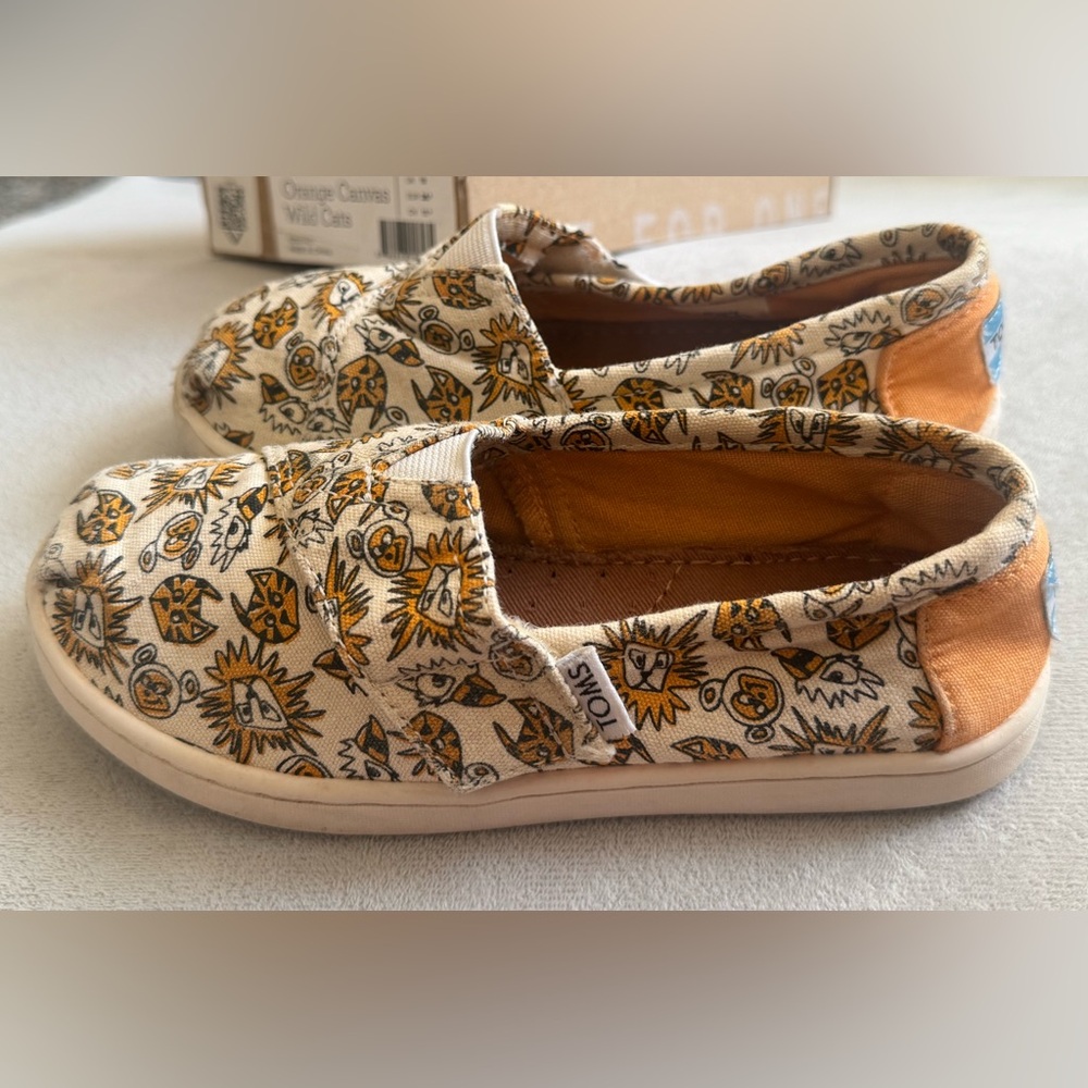 TOMS Kids Sneakers - Cream with Orange and Wild Cats Printed Designs